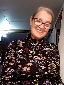 Snapshot of irinamaux chatting on October 13, 1:14 pm irinamaux online show from October 13, 1:14 pm