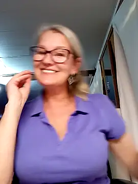 Snapshot of irinamaux chatting on October 11, 12:30 pm irinamaux online show from October 11, 12:30 pm