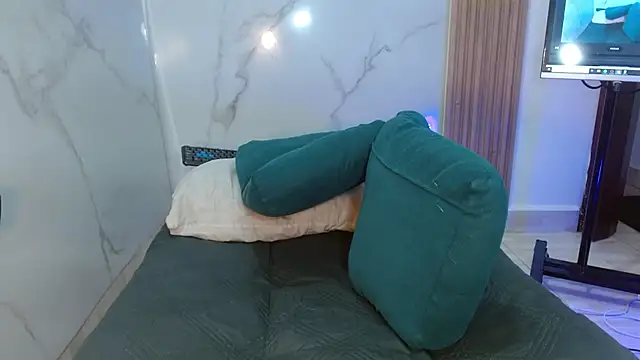 mollyguns online show from December 16, 10:26 pm