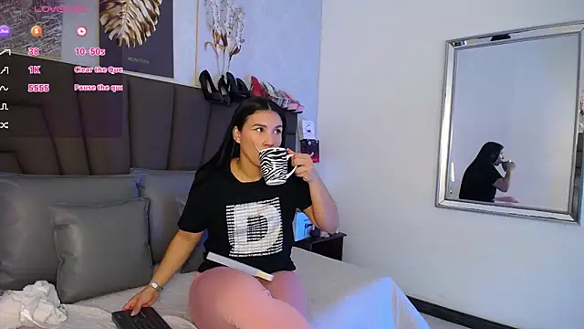 Sofi Perez  online show from April 6, 11:11 am