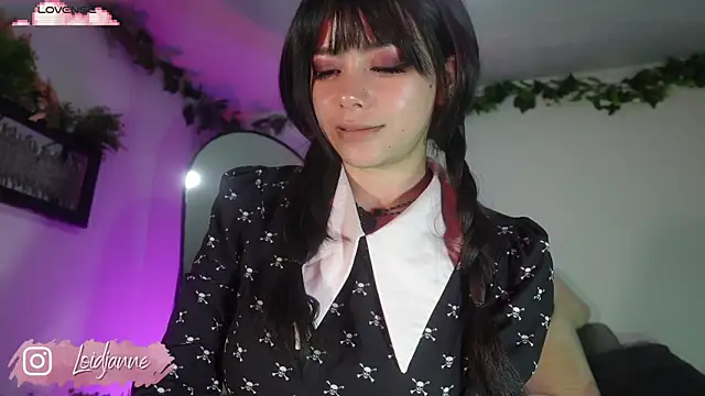 loIijanne online show from April 21, 11:45 pm