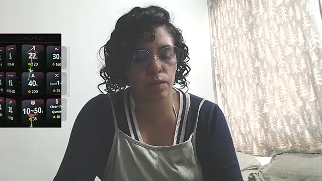 Snapshot of Anne_purple chatting on September 15, 3:20 pm Anne purple online show from September 15, 3:20 pm