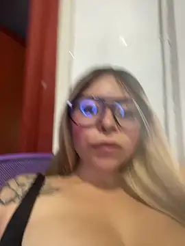 CristalGmez online show from March 7, 4:41 am