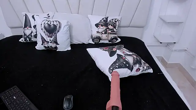 charlotte-11 online show from April 17, 2:19 pm