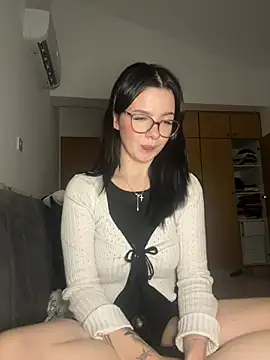 RoxiBlack online show from February 21, 5:35 pm