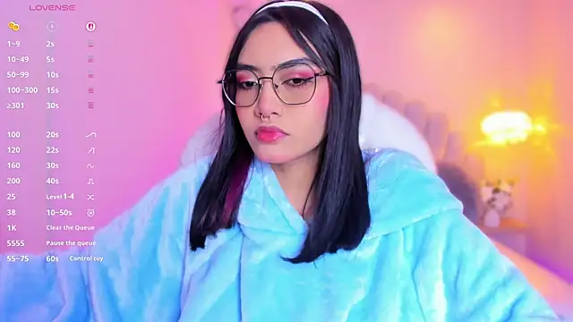 AzuraKindong online show from April 20, 7:28 pm