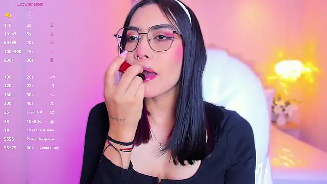 AzuraKindong online show from April 22, 7:33 pm