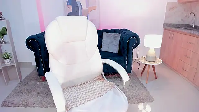 Snapshot of Aida_adams chatting on September 13, 7:44 pm Aida adams online show from September 13, 7:44 pm