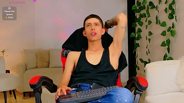 Its Moi online show from October 28, 1:00 am