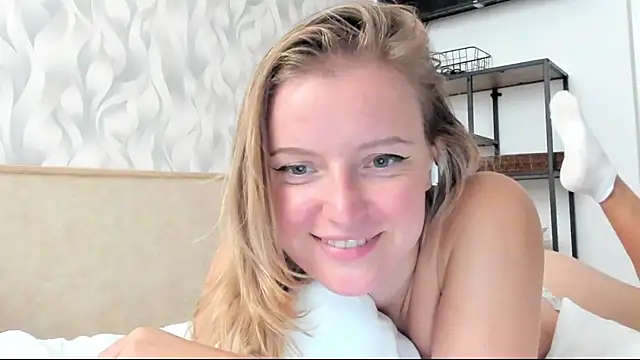 Snapshot of Ameliasweety69 chatting on September 22, 11:52 am Ameliasweety69 online show from September 22, 11:52 am