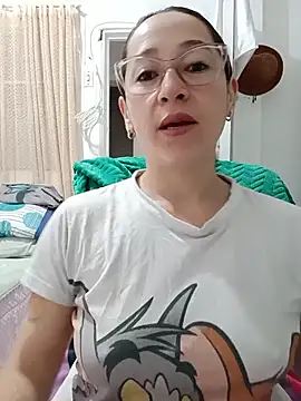emilypoppy3 online show from June 9, 9:03 pm