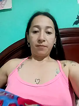 Snapshot of emilypoppy3 chatting on October 15, 1:19 am emilypoppy3 online show from October 15, 1:19 am