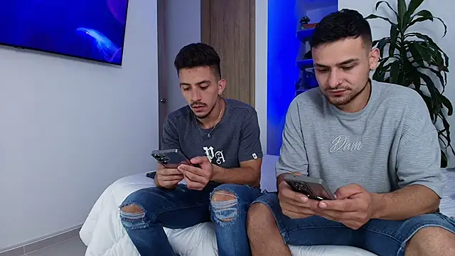 Aron-santoro online show from April 7, 11:51 pm