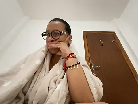 sweeviolet online show from April 21, 6:42 am