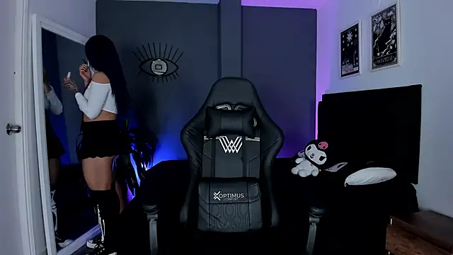 Snapshot of Raven_Witch_ chatting on September 18, 9:13 pm Raven Witch online show from September 18, 9:13 pm
