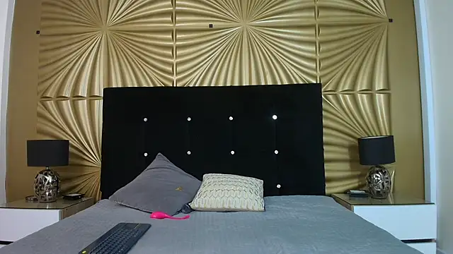 emmily keller19 online show from April 21, 1:18 pm