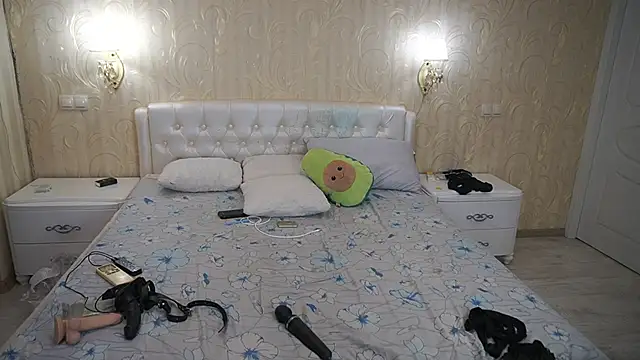 LunaaMayy online show from April 21, 1:42 am