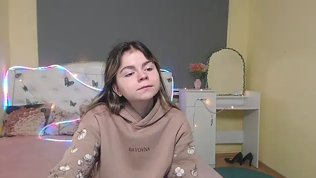 TinaRedly online show from April 26, 6:22 am