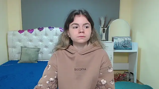 TinaRedly online show from October 12, 5:43 am