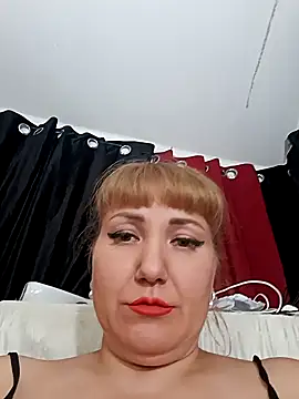 Snapshot of EmmaQueen4 chatting on October 18, 2:31 pm EmmaQueen4 online show from October 18, 2:31 pm