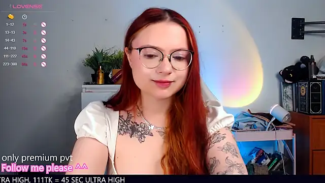 Snapshot of me__hanna chatting on October 17, 10:13 pm me hanna online show from October 17, 10:13 pm