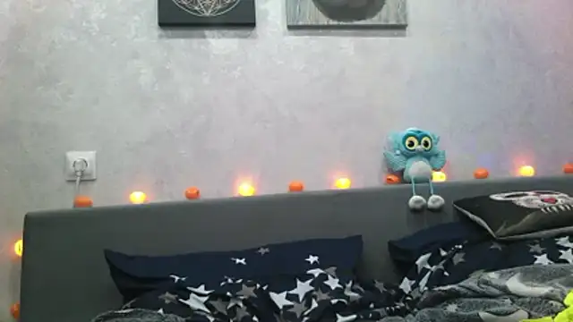 Snapshot of BlueXOwl chatting on October 6, 7:29 pm BlueXOwl online show from October 6, 7:29 pm