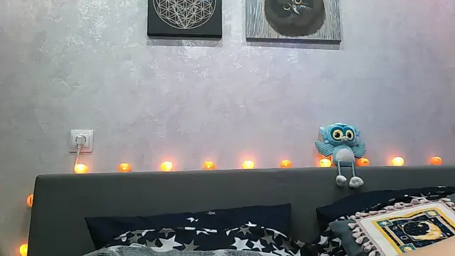 Snapshot of BlueXOwl chatting on October 5, 7:19 pm BlueXOwl online show from October 5, 7:19 pm