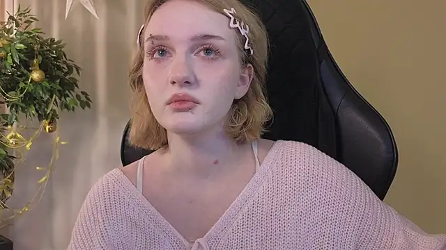 ELLIEJAY online show from December 18, 5:23 am