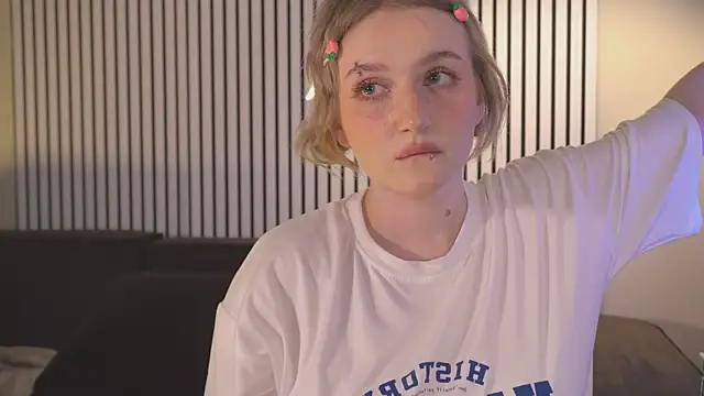 ELLIEJAY online show from April 23, 5:26 am