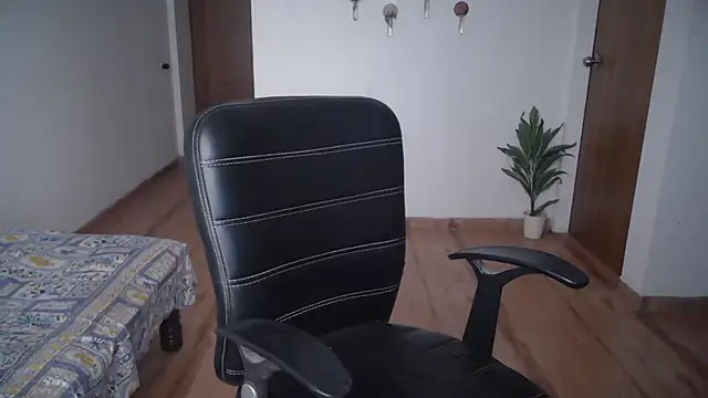 Suzie darling online show from April 28, 2:49 am