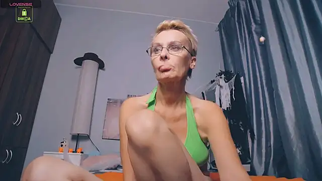 HelgaHimmell online show from October 7, 9:08 pm