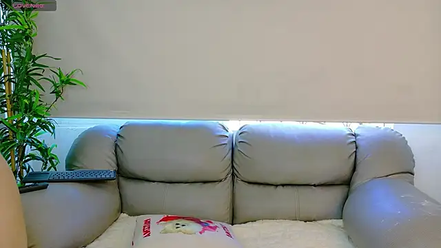 bellacarolainnn online show from April 24, 8:22 pm