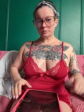 quinnmariexo online show from April 24, 1:47 pm