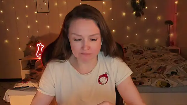 desperatehousewife   online show from April 14, 7:03 pm