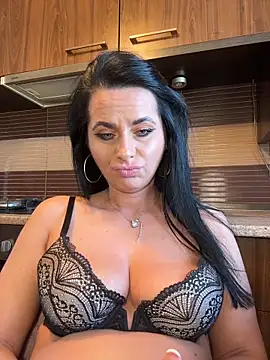 Hotmomcheckk  online show from April 25, 1:41 pm