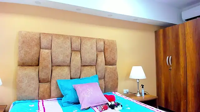 MiiaHot online show from February 3, 7:51 pm