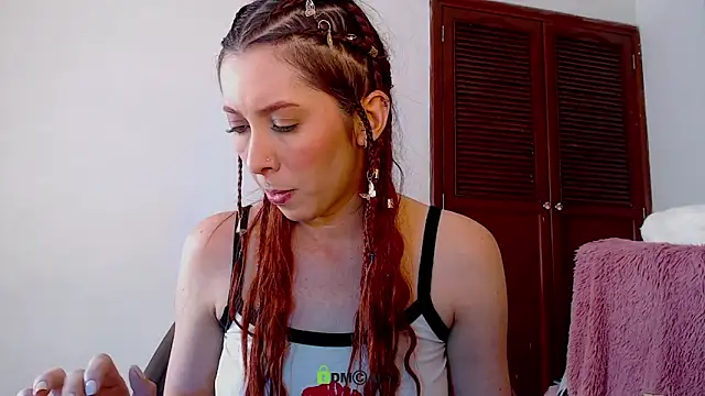 lanaturner  online show from October 7, 5:45 am