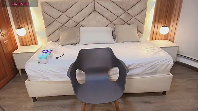 Raquel jones online show from March 3, 12:22 pm