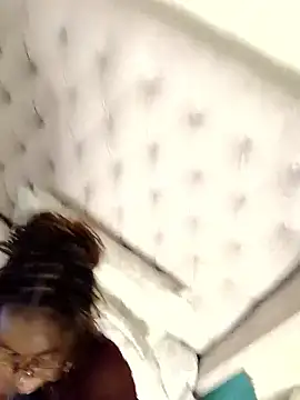 NiftyNora online show from April 23, 8:55 pm