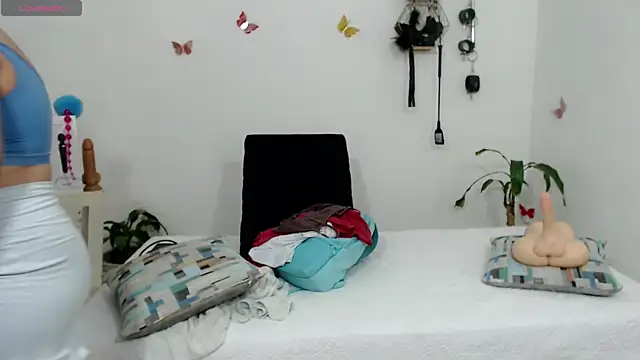 Snapshot of mom_hot__ chatting on October 10, 8:03 pm mom hot online show from October 10, 8:03 pm