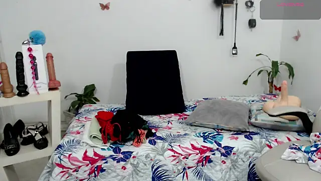 Snapshot of mom_hot__ chatting on October 2, 9:42 pm mom hot online show from October 2, 9:42 pm