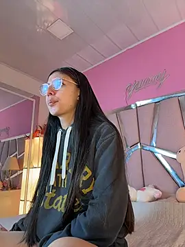 Bonniepark online show from April 27, 2:03 pm