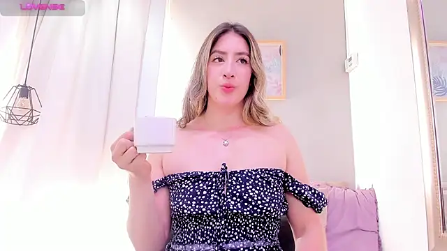  AlejaCruz  online show from April 24, 8:00 pm