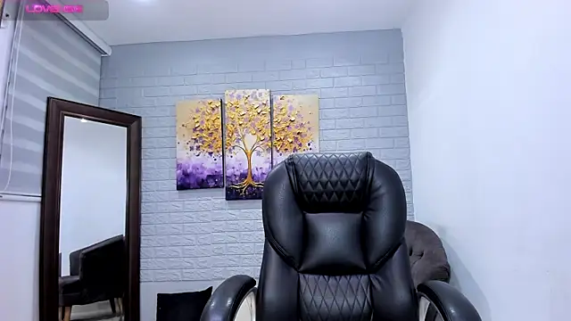  AlejaCruz  online show from April 27, 7:33 pm