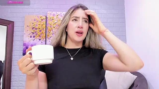  AlejaCruz  online show from April 7, 7:38 pm