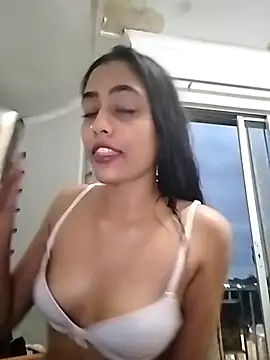 cleopatra-phaedra online show from March 5, 4:25 pm