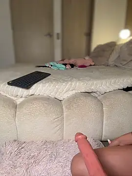 selenne schmitt online show from April 22, 2:52 am