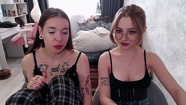 naughty dakota online show from November 22, 9:45 am