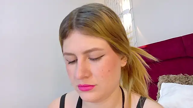Snapshot of Emmaa_Blonde chatting on October 10, 10:42 am Emmaa Blonde online show from October 10, 10:42 am