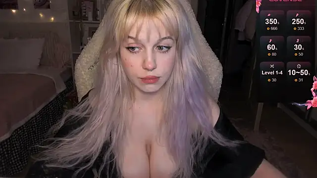 yourcutemouse online show from February 10, 8:01 pm